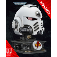 (PREVENTA) Warhammer 40,000 - White Scars Mkx Helmet & Display Stand