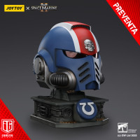 (PREVENTA) Warhammer 40,000 Space Marine 2 - Ultramarines Lieutenant Titus MKX Helmet & Display Stand