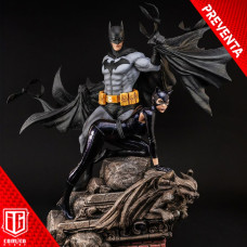 (PREVENTA) The Iconic City Of Bane Issue #78 Cover - Batman & Catwoman Reunion